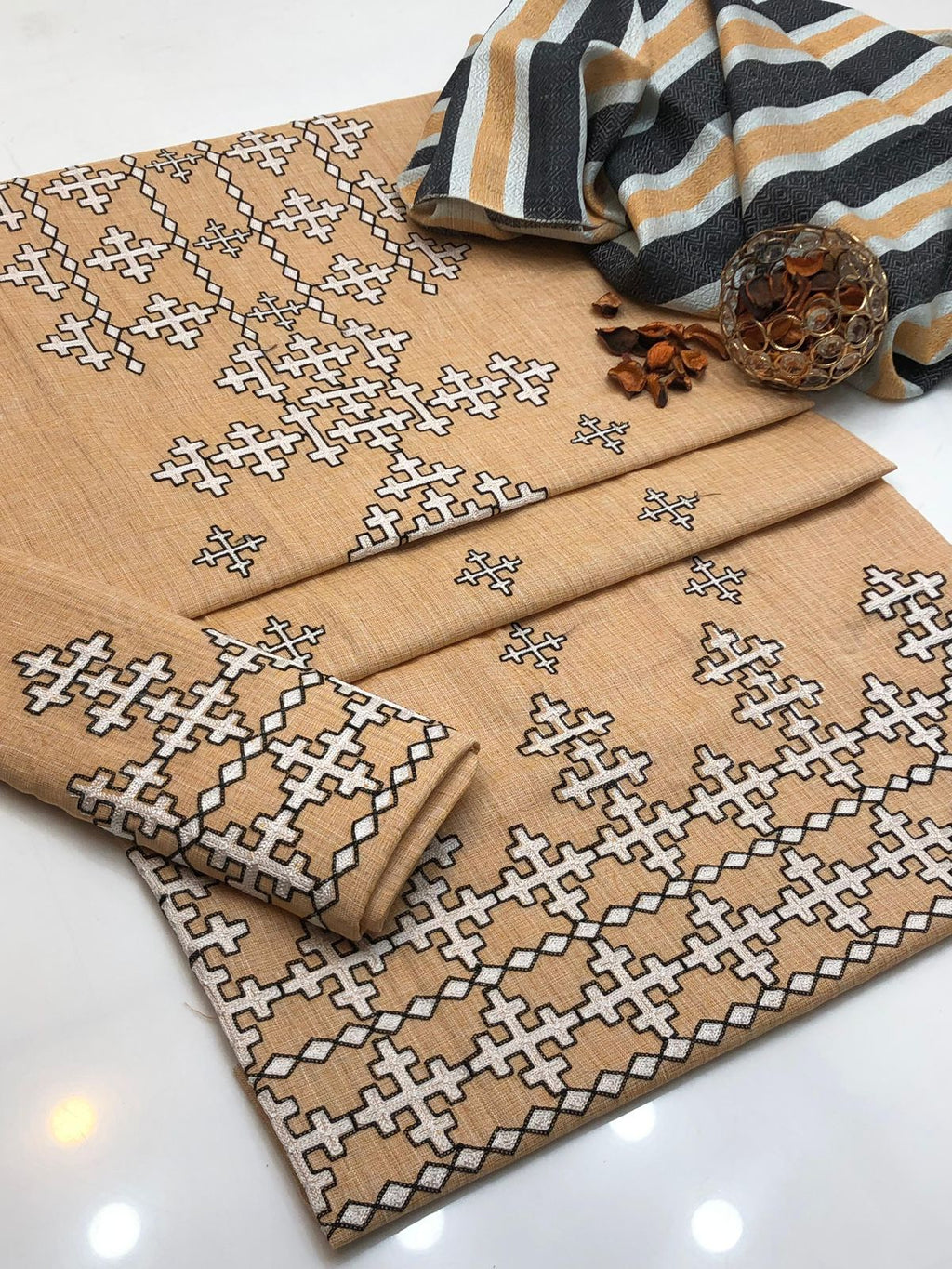 Khaddar Embroidered 3-Piece Unstitched Suit (Article 1)