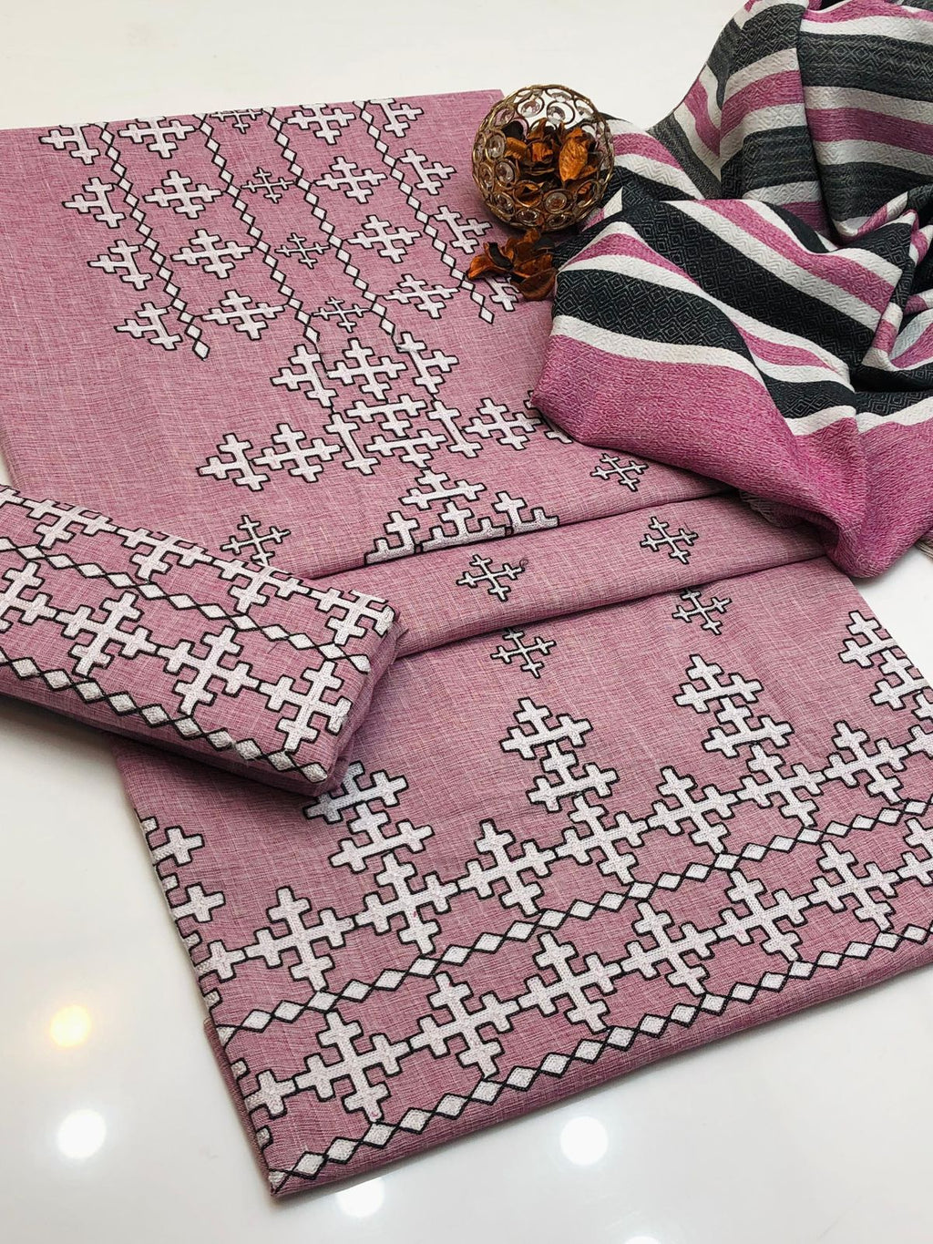 Khaddar Embroidered 3-Piece Unstitched Suit (Article 2)