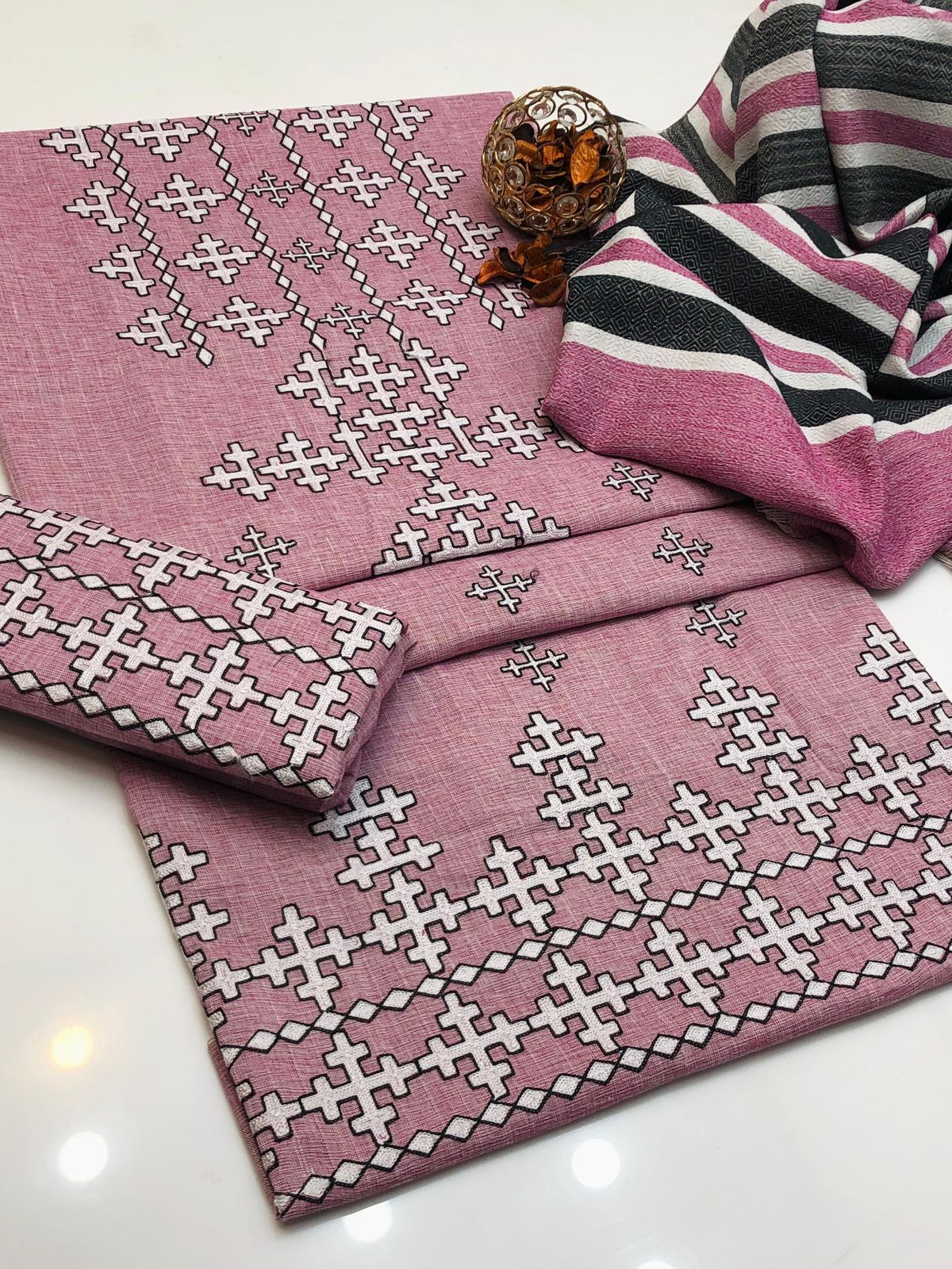 Khaddar Embroidered 3-Piece Unstitched Suit (Article 2)