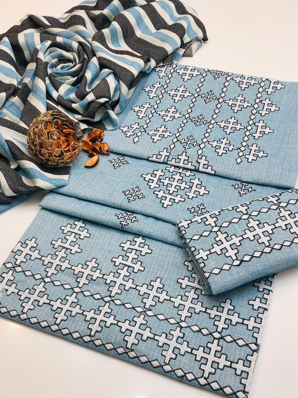 Khaddar Embroidered 3-Piece Unstitched Suit (Article 3)